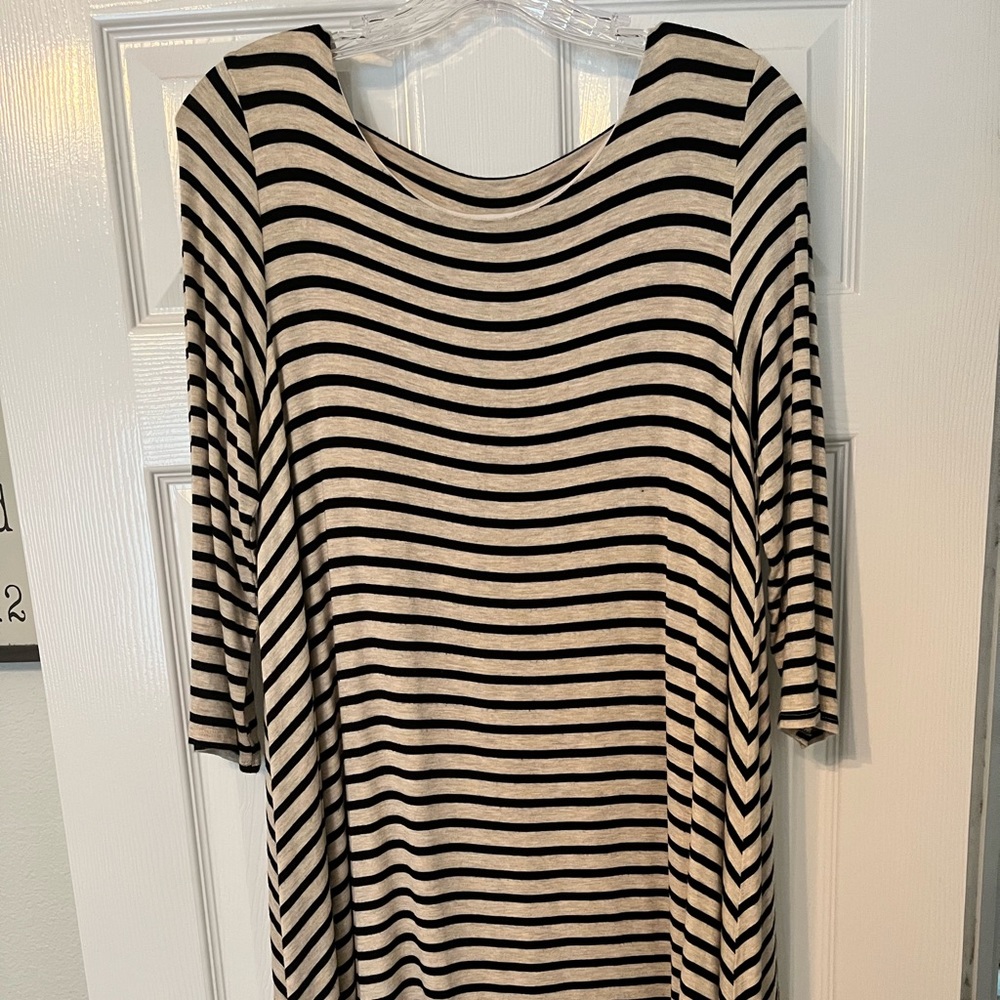 Black and cream, long sleeved dress
